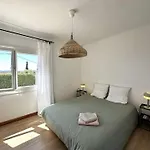 Villa La Tancade, Pour 8 Personnes Avec Vue A 5 Minutes De La De L'almanarre A Hyères