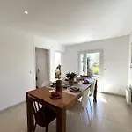 La Tancade, Pour 8 Personnes Avec Vue A 5 Minutes De La De L'almanarre A Villa