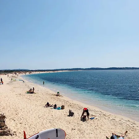 别墅 La Tancade, Pour 8 Personnes Avec Vue A 5 Minutes De La De L'almanarre A 耶尔
